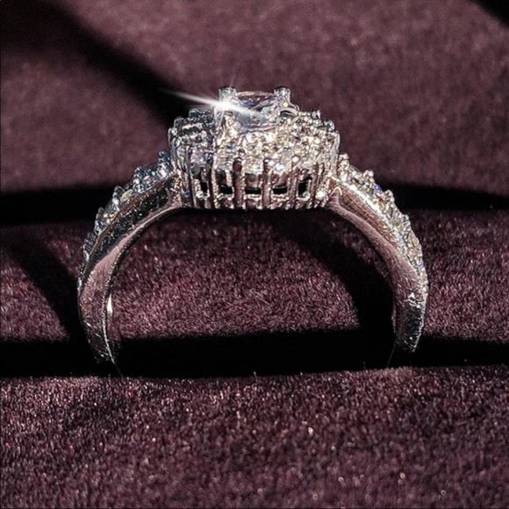 NEW 925 STERLING SILVER DIAMOND HALO RING, CUTE RING, SHINY RING. - Picture 5 of 6